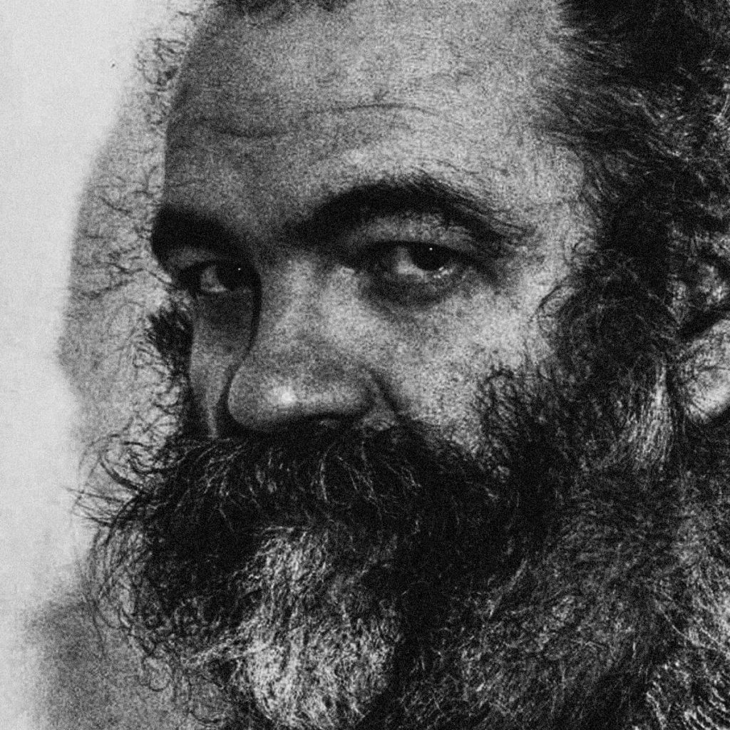 Retrato en blanco y negro de La Monte Young